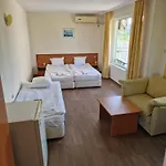 Хотел семеен романтик 3*